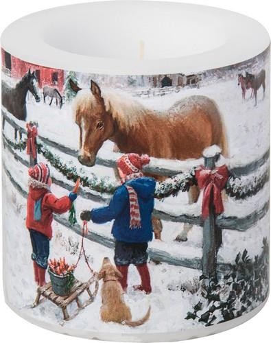 Kerze rund klein Winter Horse - Kinder besuchen die Pferde im Winter Ø7,5 x H 7,5cm