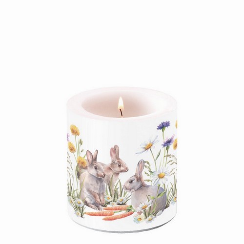 Candle round small Carrot Treat - Rabbit with carrots in the grass Ø 7,5cm, height 9cm