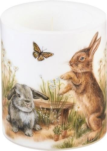 Kerze rund groß Bunny & Clyde - Spielende Hasen im Gras Ø9cm, Höhe 10,5cm