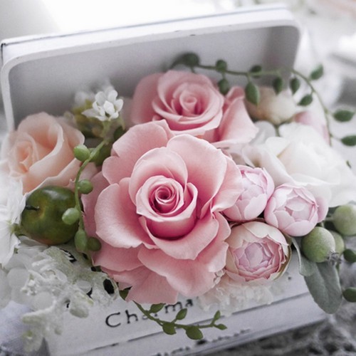 20 Servietten Charming Box - Rosen in kleiner Truhe 33x33cm